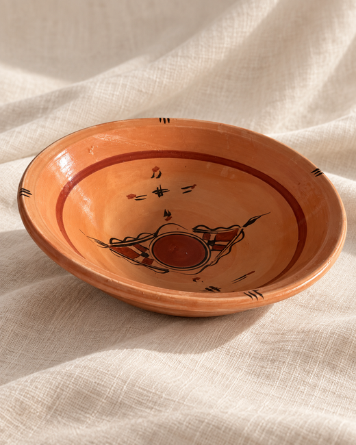 Grande assiette à couscous artisanale kabyle en terre cuite Collection Taqbaylit