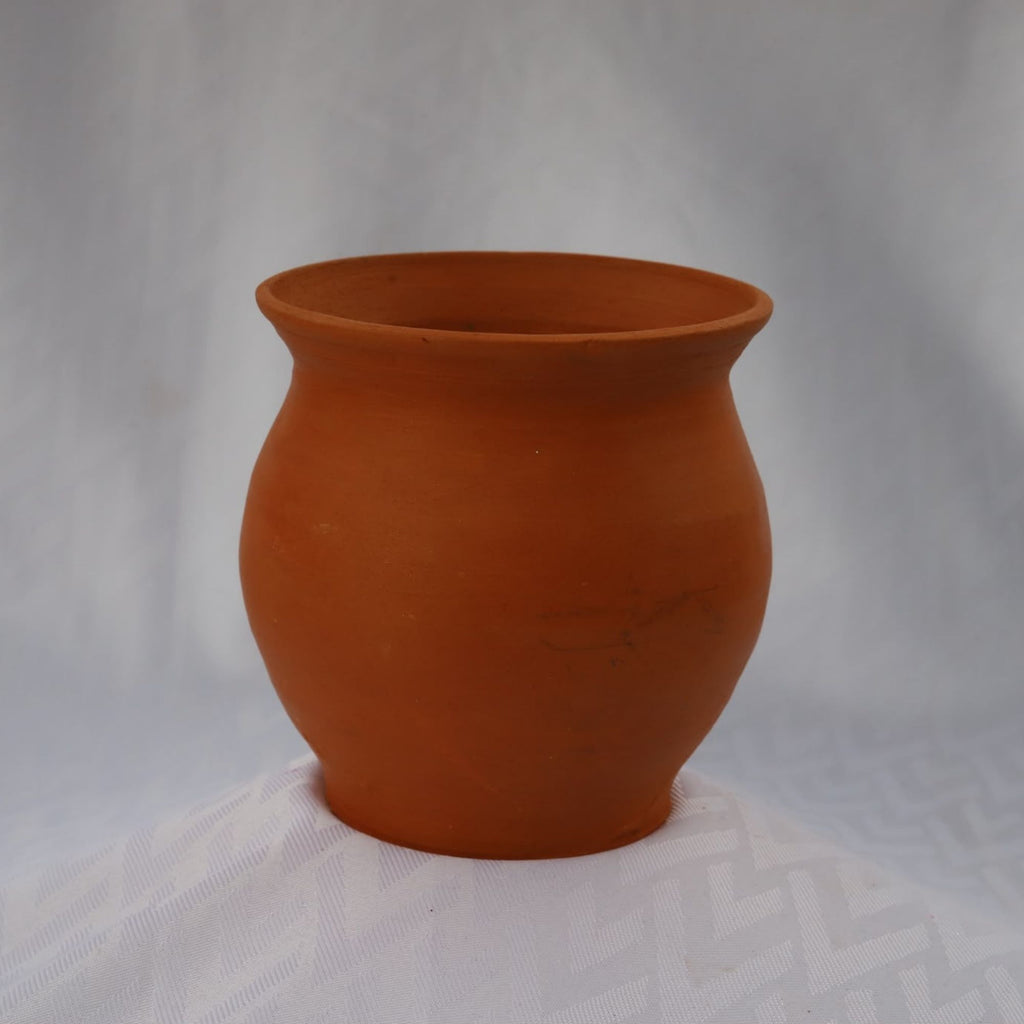 Vase en argile artisanal