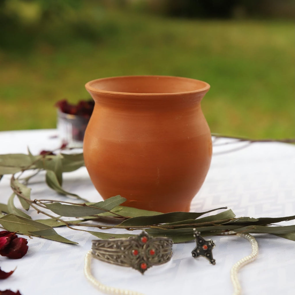 Vase en argile artisanal