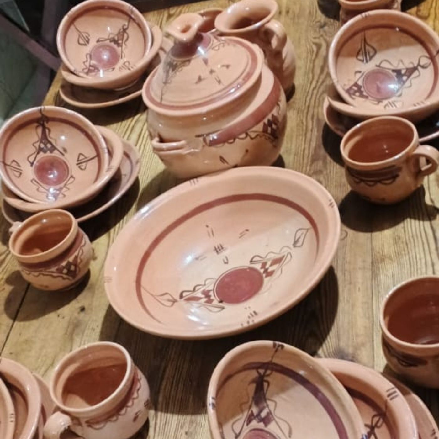 Service de table artisanal 26 pièces – Taqbeylite