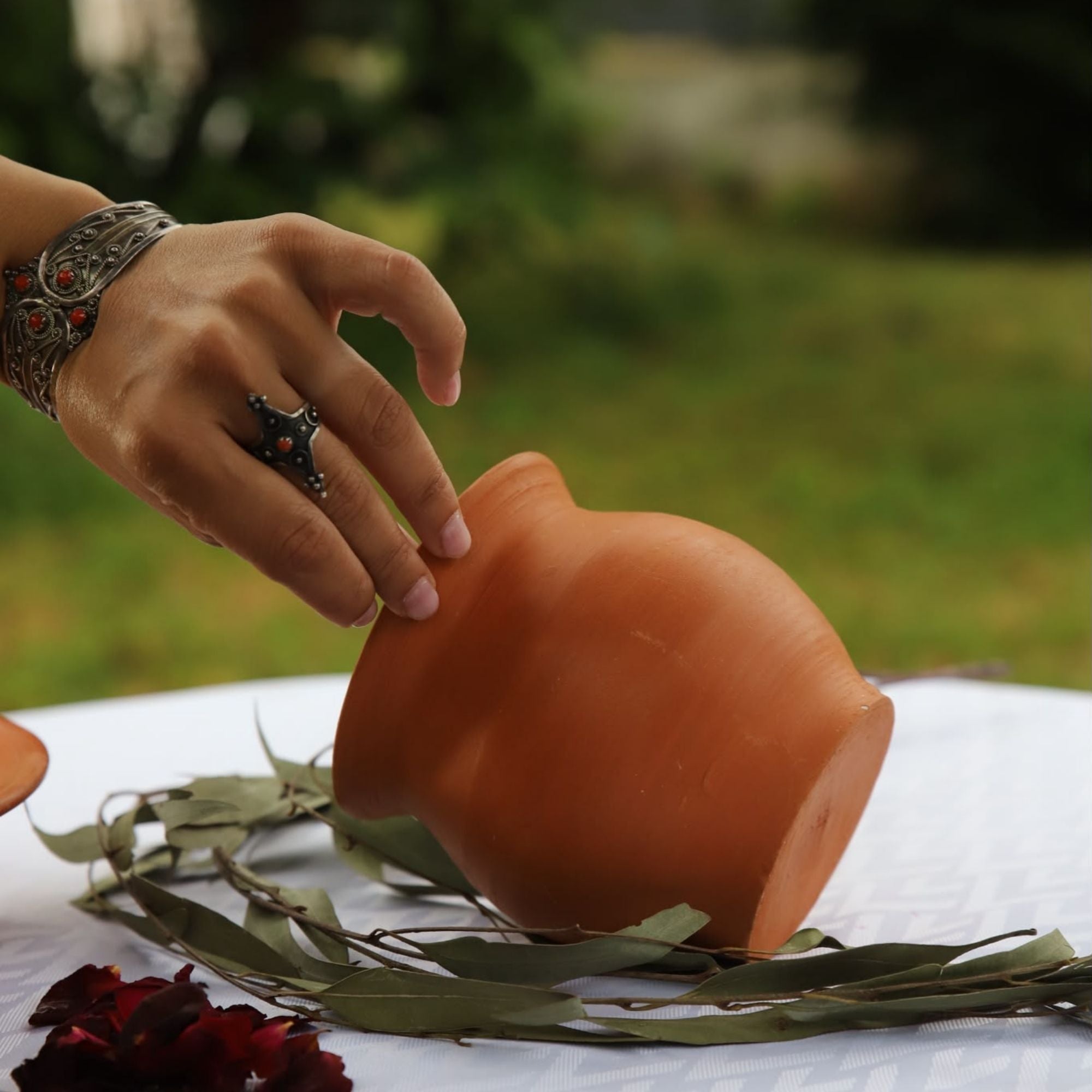 Vase en argile artisanal