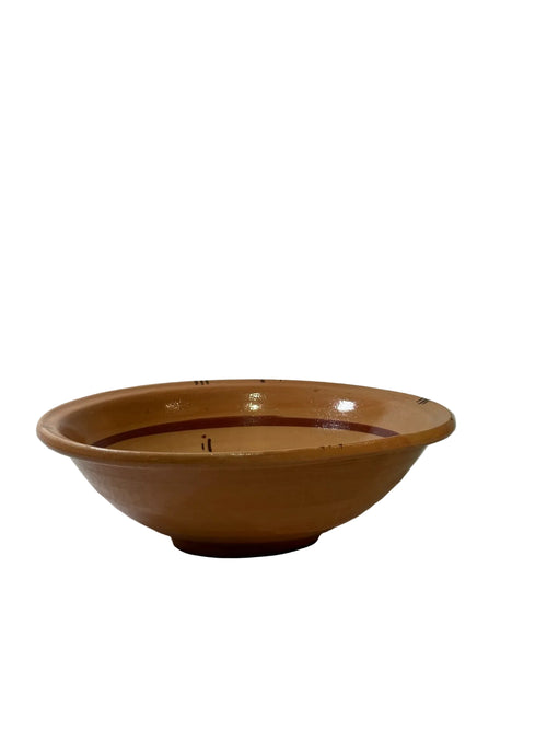 Assiette creuse Taqbaylit en terre cuite décorée à la main vue du dessus