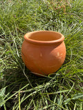 Pot artisanal en terre cuite naturelle de la collection Terre Nejma